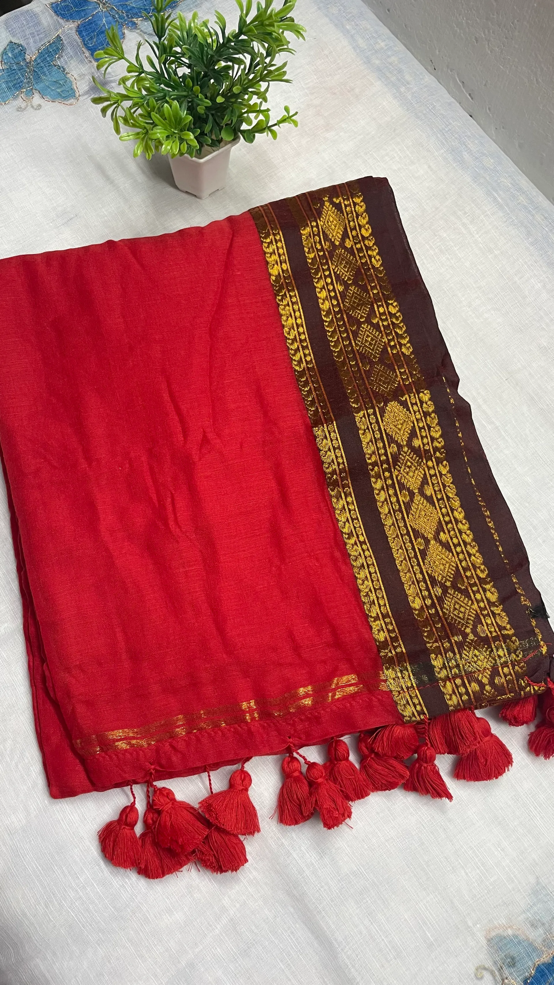 Ivira Golden Naksha saree Red